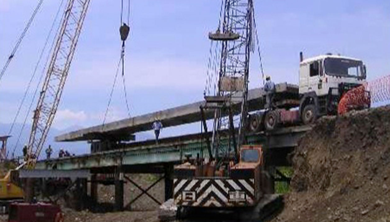 Kainantu Gold Project - Steel bridge construction